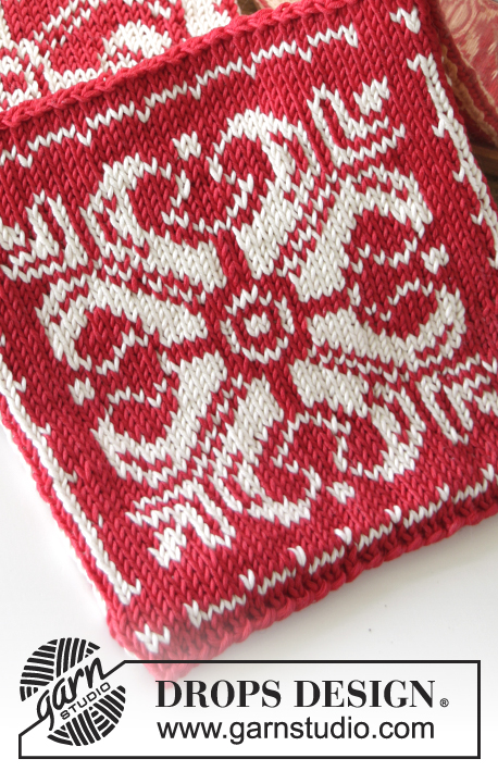 Baking Christmas / DROPS Extra 0-1061 - Gestrickte Topflappen mit Stern und nordischem Muster in DROPS Muskat. Thema: Weihnachten.