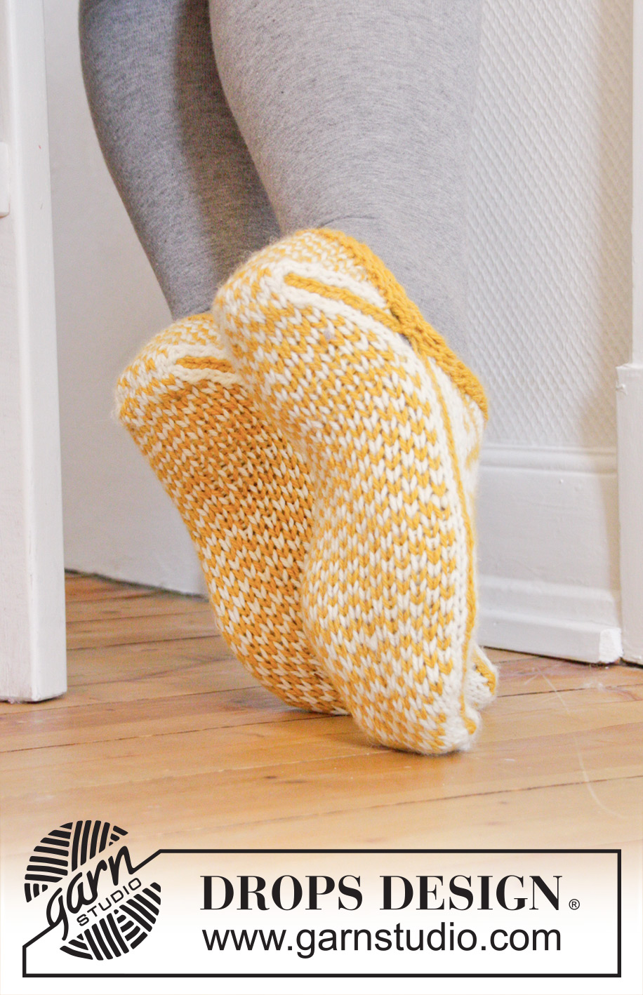 Tip Tip Toe / DROPS Extra 0-1101 - DROPS Easter: Knitted DROPS slippers with chicken in Norwegian pattern in Nepal. Size 35 - 43