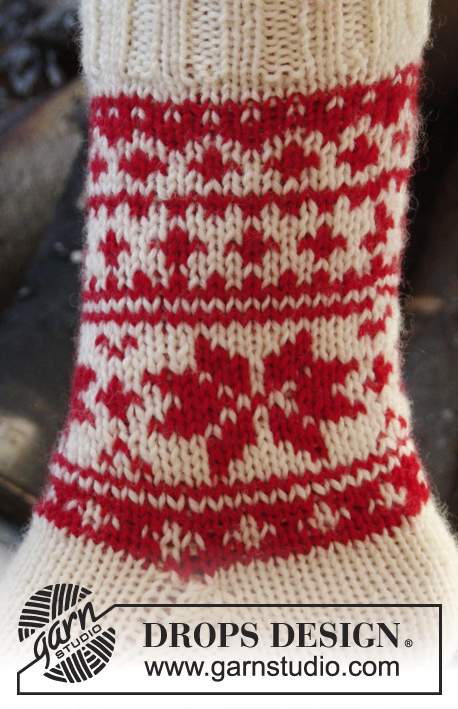 Cheerful Steps / DROPS Extra 0-1202 - DROPS Christmas: Knitted DROPS socks with Nordic pattern in ”Karisma”.