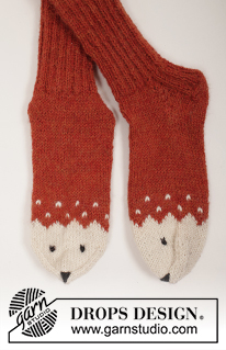 Miss Fox / DROPS Extra 0-1217 - Set consists of: Knitted DROPS mittens, hat and socks with fox pattern in “Alpaca”. SIZE 0 months - 14 years.