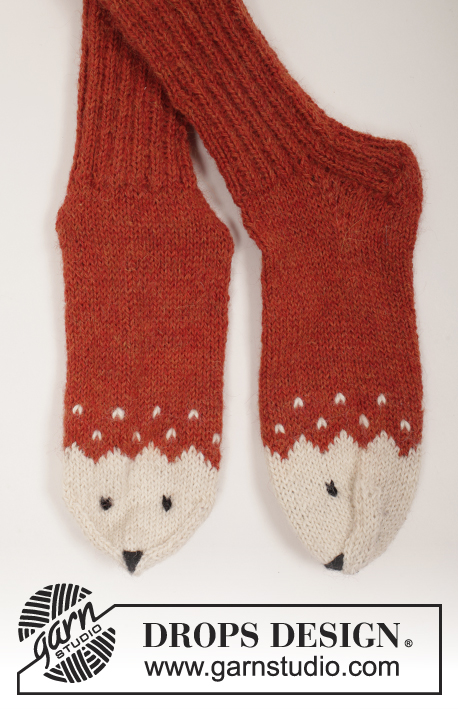 Miss Fox / DROPS Extra 0-1217 - Set consists of: Knitted DROPS mittens, hat and socks with fox pattern in “Alpaca”. SIZE 0 months - 14 years.