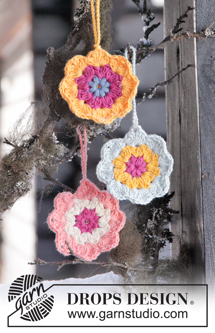 Easter in Bloom / DROPS Extra 0-1246 - DROPS Easter: Crochet DROPS flowers in ”Safran”.