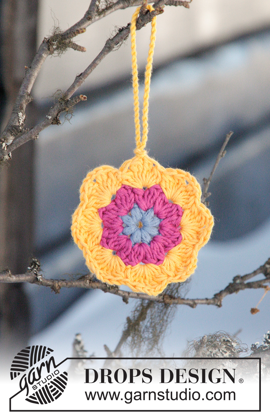 Easter in Bloom / DROPS Extra 0-1246 - DROPS Easter: Crochet DROPS flowers in ”Safran”.