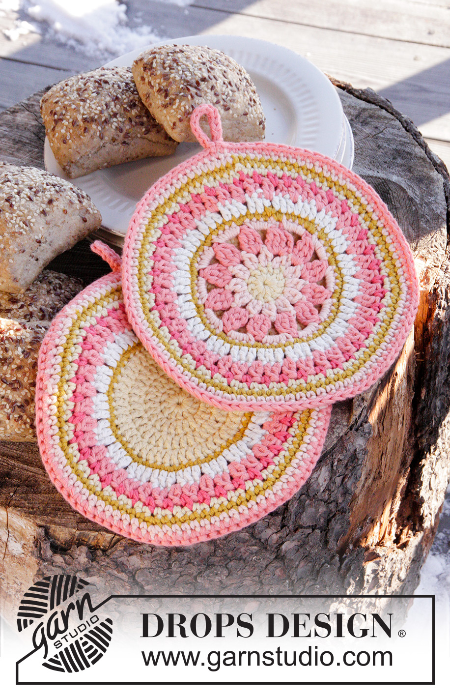Radiance / DROPS Extra 0-1248 - Crochet DROPS pot holders with stripes in ”Paris”.