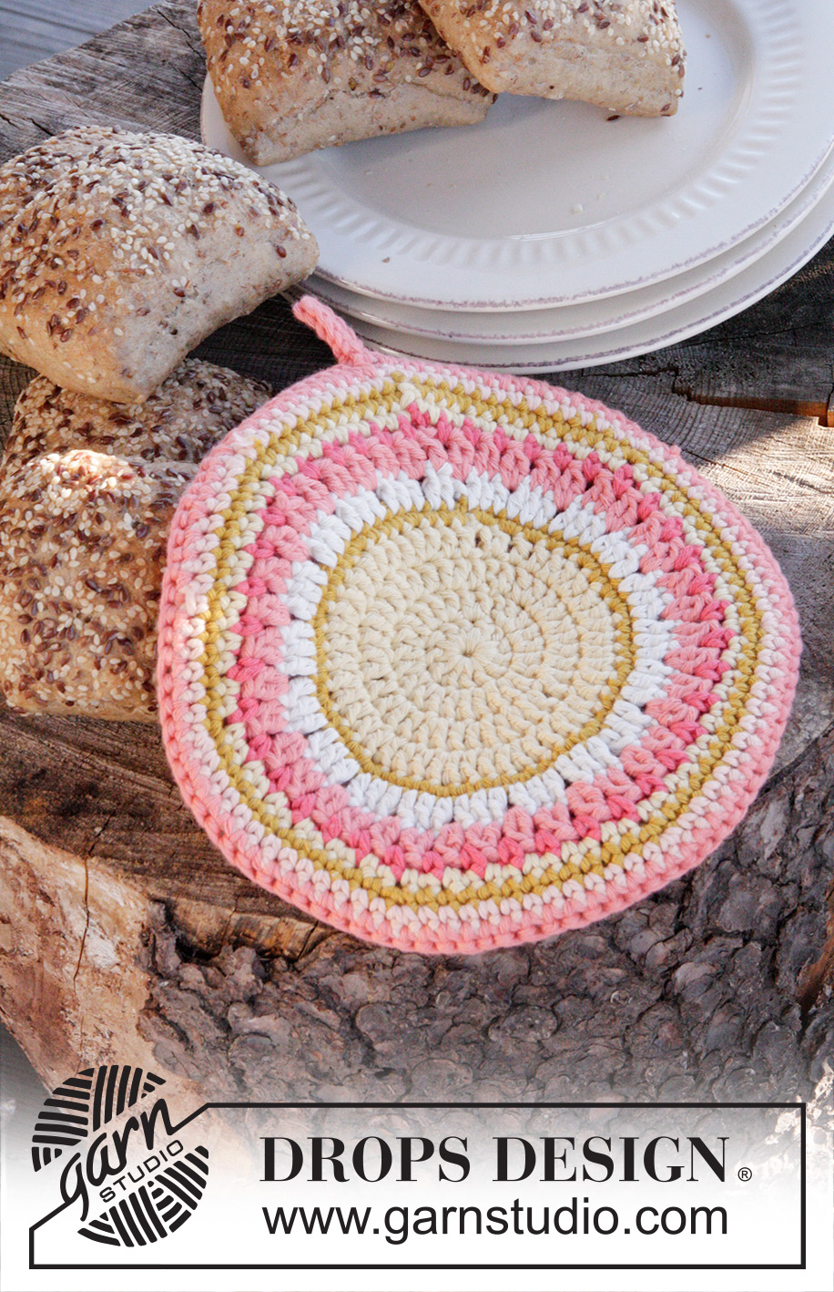 Radiance / DROPS Extra 0-1248 - Crochet DROPS pot holders with stripes in ”Paris”.