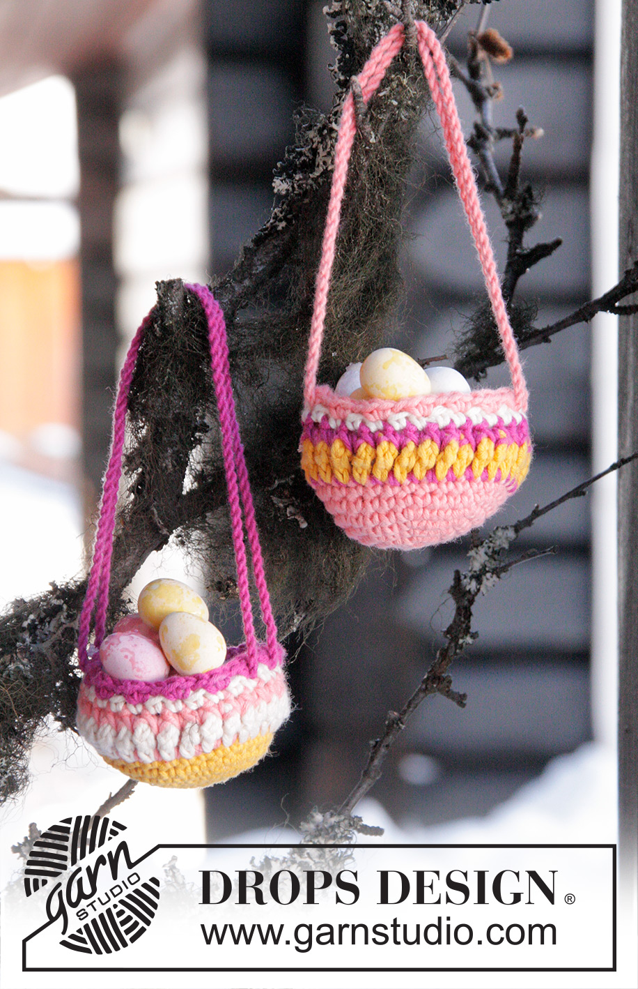 Easter Catch / DROPS Extra 0-1252 - DROPS Easter: Crochet DROPS mini basket with stripes in ”Safran”.