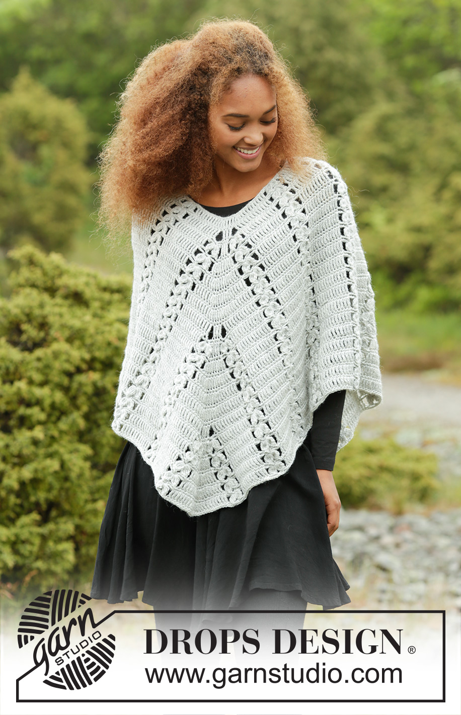 Cornerpiece / DROPS Extra 0-1308 - Poncho DROPS au crochet, avec point d'éventail, crocheté de haut en bas, en ”Merino Extra Fine”. Du S au XL.