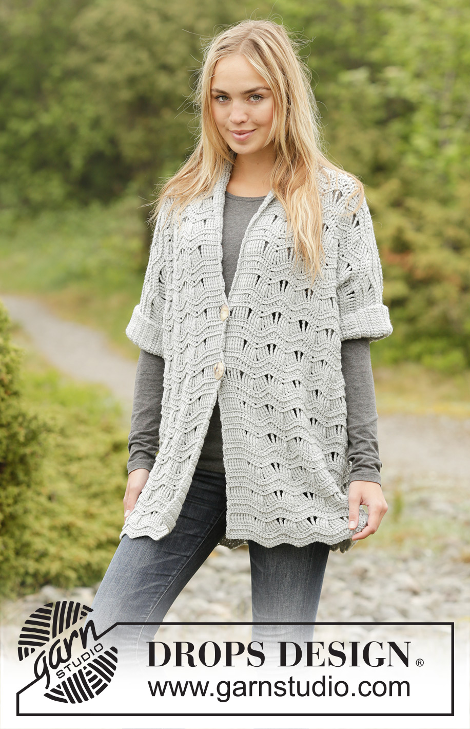 Silver Rain / DROPS Extra 0-1310 - Virkad DROPS ärmsömslös kofta i ”Merino Extra Fine” med vågmönster. Stl S/M - XXXL