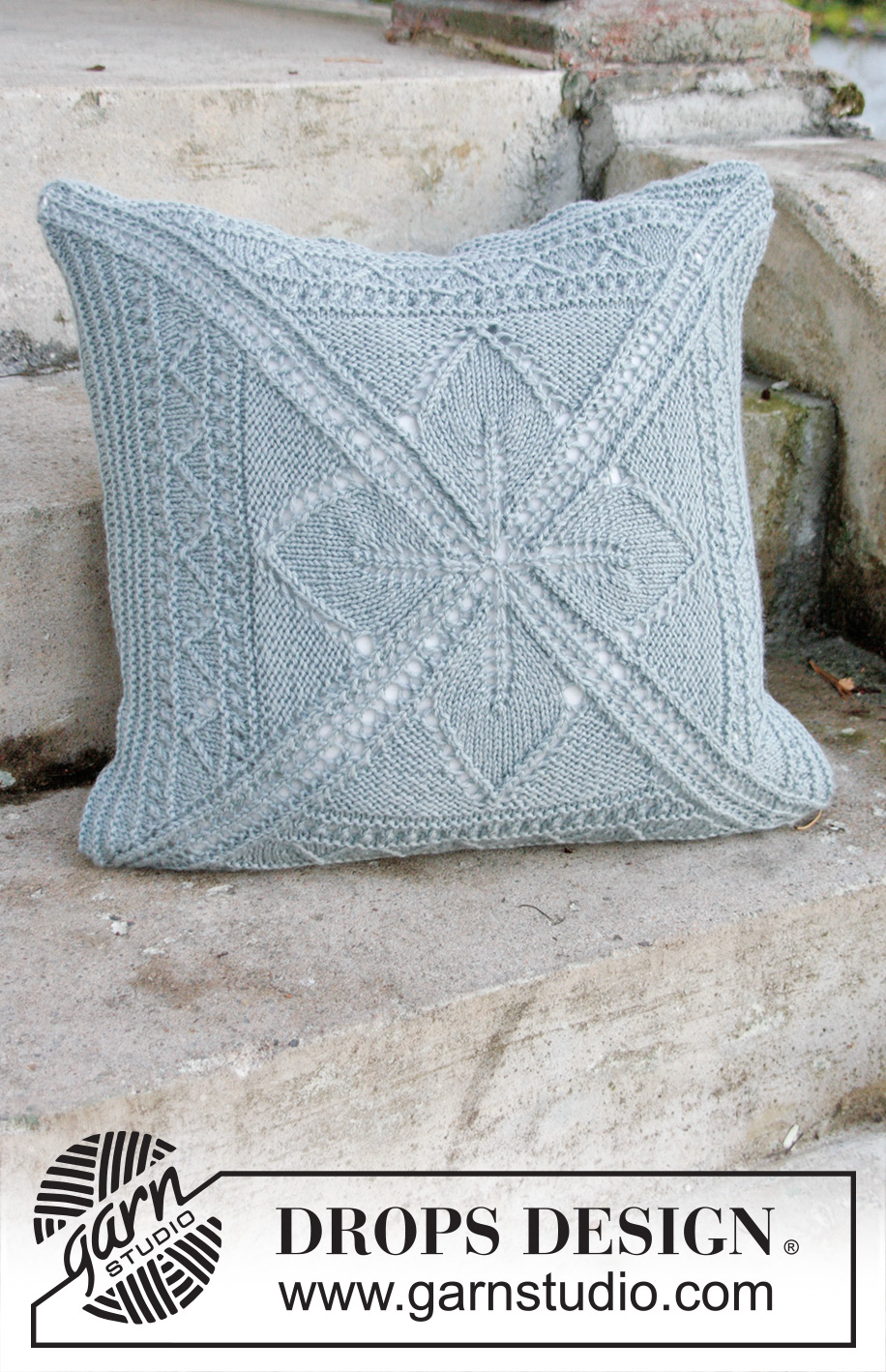 Lucky Charm Pillow / DROPS Extra 0-1314 - DROPS Nepal lõngast kootud keskelt alustatud pitsmustriga padjakate