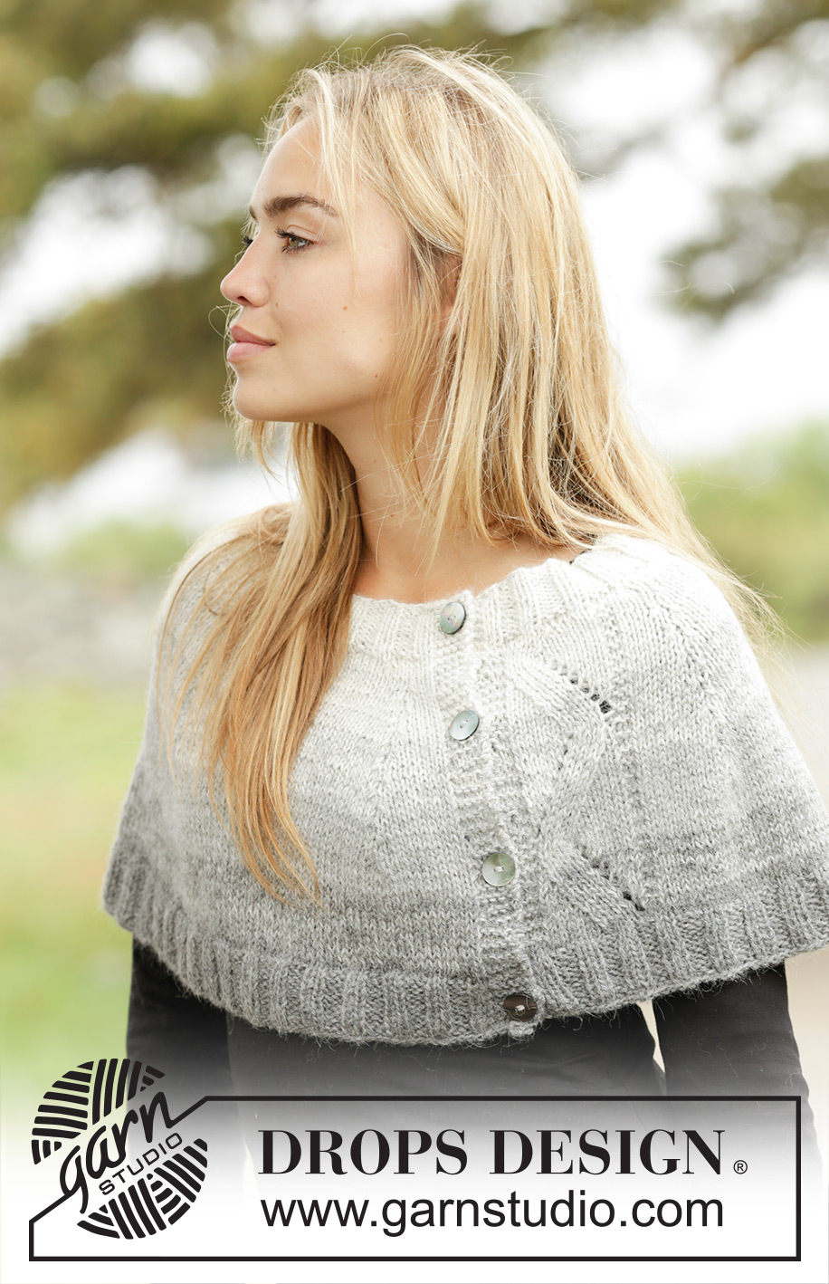 Ashley / DROPS Extra 0-1318 - Knitted capelet with gradient colours, lace pattern and rib in 2 strands DROPS Alpaca.