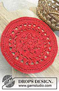 Christmas Rounds / DROPS Extra 0-1334 - Napperon ajouré au crochet pour Noël, en DROPS Cotton Viscose.