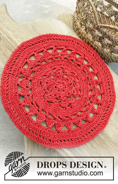 Christmas Rounds / DROPS Extra 0-1334 - Napperon ajouré au crochet pour Noël, en DROPS Cotton Viscose.