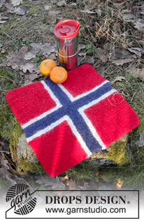 DROPS Extra 0-1360 - Gestrickte und gefilzte Sitzauflage mit Dominoquadraten in DROPS Snow.