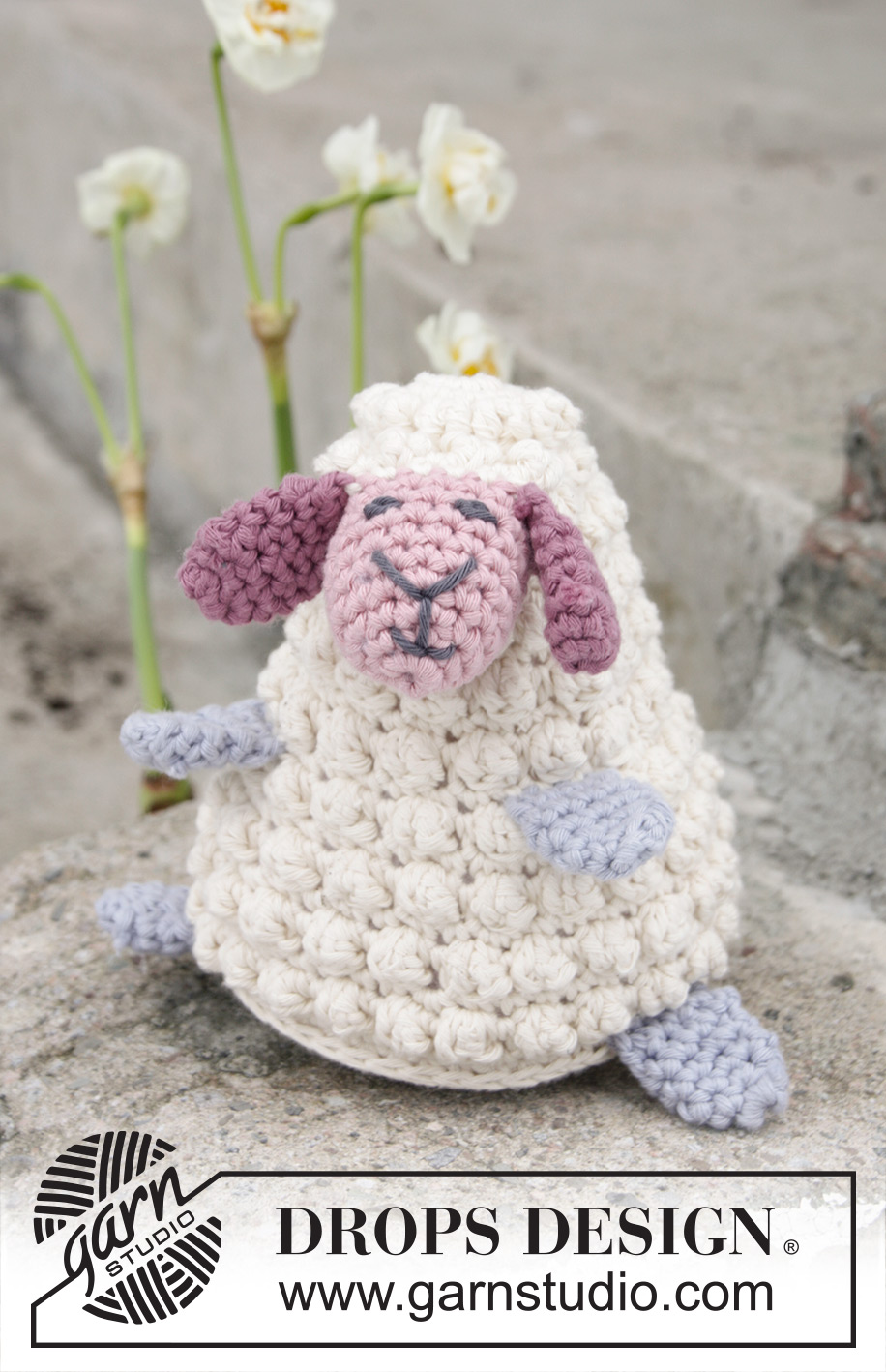 Easter Lamb / DROPS Extra 0-1376 - Velikonoční ovečka háčkovaná z příze DROPS Paris.