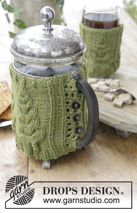 Christmas Brew / DROPS Extra 0-1402 - DROPS Christmas: Knitted cover with cables for press pot and cup. Piece is knitted in DROPS Lima.