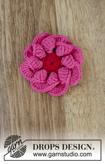 Festive Flowers / DROPS Extra 0-1407 - Flor de Natal crochetada em DROPS BabyMerino.