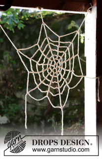 Miss Spider's House / DROPS Extra 0-1426 - Crocheted spider’s web in DROPS Paris. Theme: Halloween.