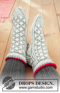 Tip Toe Santa / DROPS Extra 0-1433 - Knitted socks in DROPS Karisma. The piece is worked with Nordic pattern. Sizes 35 - 43. Theme: Christmas.