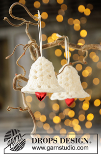 Jingle Bells / DROPS Extra 0-1446 - Crochet bells in DROPS Safran. The piece is worked with a fan pattern. Theme: Christmas.