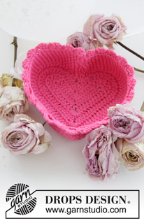 Forever Love / DROPS Extra 0-1452 - Heklet kurv formet som hjerte. Arbeidet er heklet i DROPS Paris. Tema: Valentine