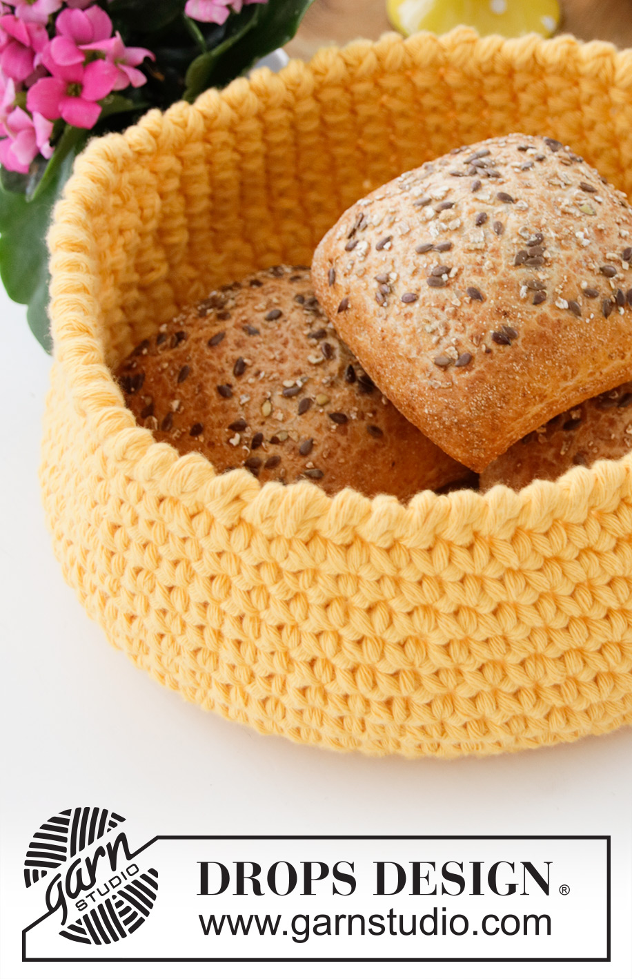 Sunny Basket / DROPS Extra 0-1456 - Corbeille crochetée avec 2 fils DROPS Paris. 
Thème: Pâques.