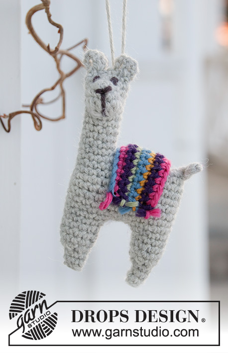 Festive Alpacas / DROPS Extra 0-1465 - DROPS Lima lõngast heegeldatud kaunistus / kuusehe Laama jõuludeks