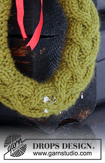 Woolen Christmas Wreath / DROPS Extra 0-1470 - Couronne de Noël tricotée avec torsades, en DROPS Snow. 
Thème: Noël.