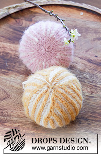Sweet Puffs / DROPS Extra 0-1484 - Kötött húsvéti tojás DROPS Air fonalból. A darabot 2 színű mackókötéssel kötjük Téma: Húsvét
