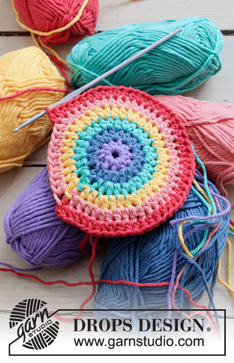 Rainbow Coaster / DROPS Extra 0-1486 - Crochet rainbow coaster in DROPS Paris.