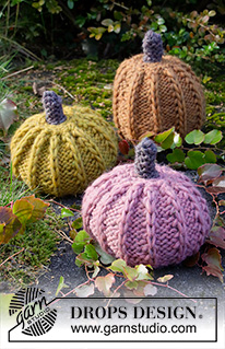 Cinderella's Pumpkins / DROPS Extra 0-1500 - DROPS Snow lõngast patentkoes silmustega kootud kaunistus kõrvits . Teema: Halloween.