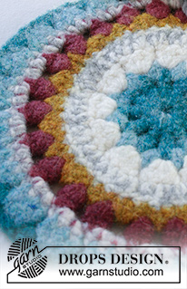 Center of Cattention / DROPS Extra 0-1504 - 2 DROPS Snow lõngaga heegeldatud ja vanutatud keskelt alustatud matt kassile