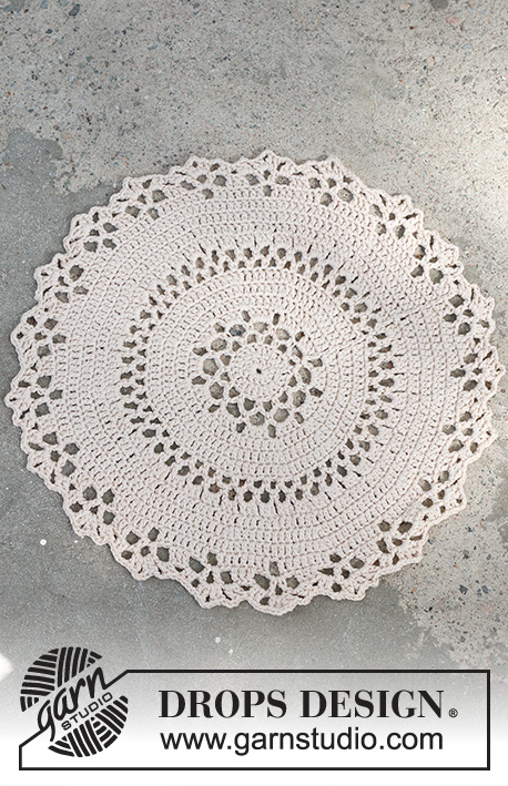 Holly Doily / DROPS Extra 0-1507 - Heklet duk i DROPS Belle eller DROPS Muskat. Tema: Jul.