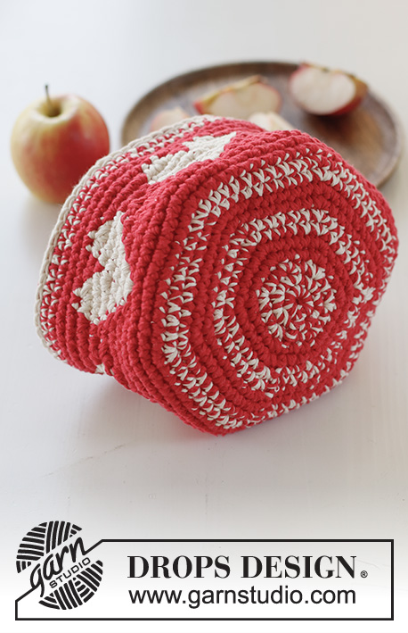 Heart Harvest / DROPS Extra 0-1508 - Crocheted basket with hearts in 2 strands DROPS Paris. Theme: Christmas.