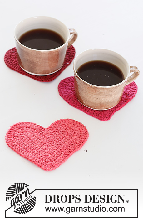 Achy Breakfasty Heart / DROPS Extra 0-1511 - Crocheted heart coasters in DROPS Paris. Theme: Christmas