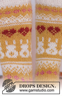Bunny Love / DROPS Extra 0-1536 - Kötött Drops zokni DROPS Karisma fonalból. A darabot fentről lefelé irányban készítjük, norvégmintával és húsvéti nyuszikkal és szívekkel. 35 - 46 -os méretben Téma: Húsvét