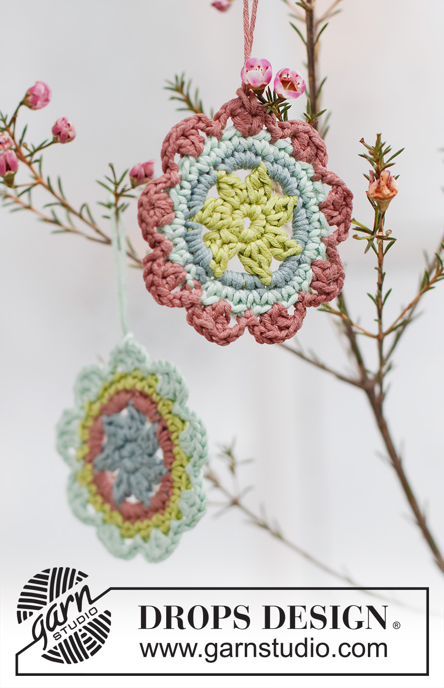 Here Comes Spring / DROPS Extra 0-1538 - Flor a ganchillo en DROPS Muskat. Tema: Pascua