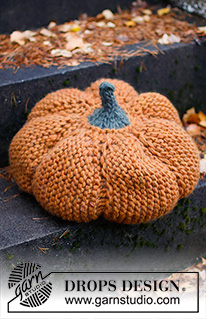Hello Cinderella / DROPS Extra 0-1540 - Polštář dýně pletený z dvojité příze DROPS Snow. Motiv: Halloween.