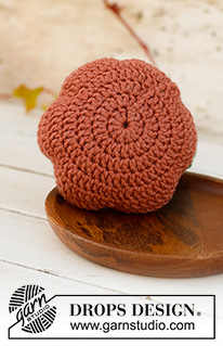 Pumpkin Swirls / DROPS Extra 0-1541 - Crocheted pumpkin in DROPS Merino Extra Fine. Theme: Halloween.