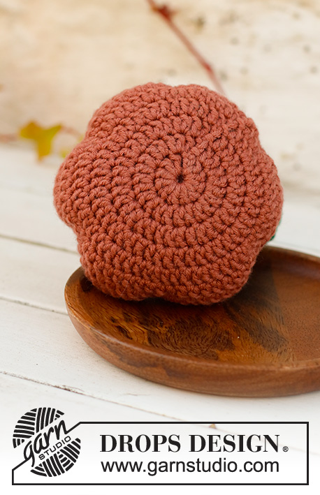 Pumpkin Swirls / DROPS Extra 0-1541 - Crocheted pumpkin in DROPS Merino Extra Fine. Theme: Halloween.