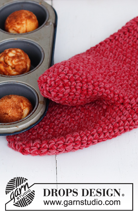 Holiday Mitts / DROPS Extra 0-1550 - Crocheted barbeque mitten in 2 strands DROPS Paris. Theme: Christmas.