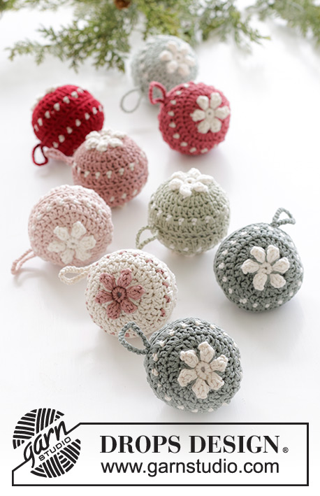 Christmas Blossoms / DROPS Extra 0-1572 - Esferas de Navidad a ganchillo en DROPS Muskat. Tema: Navidad.