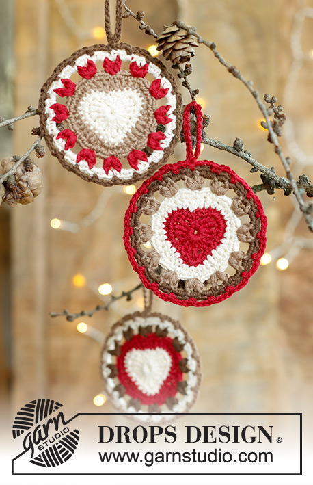 Bright Hearts / DROPS Extra 0-1583 - Hæklet julepynt med hjerte i DROPS Safran. Tema: Jul.