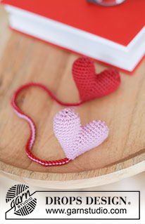 Book Lovers / DROPS Extra 0-1592 - Virkat bokmärke med hjärta i DROPS Merino Extra Fine.
Tema: Valentine.
