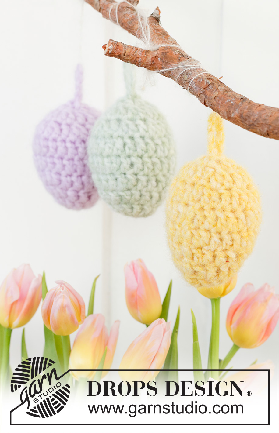 Easter Eggs / DROPS Extra 0-1596 - Velikonoční vajíčko háčkované v kruhových řadách zdola nahoru z příze DROPS Air. Motiv: Velikonoce.