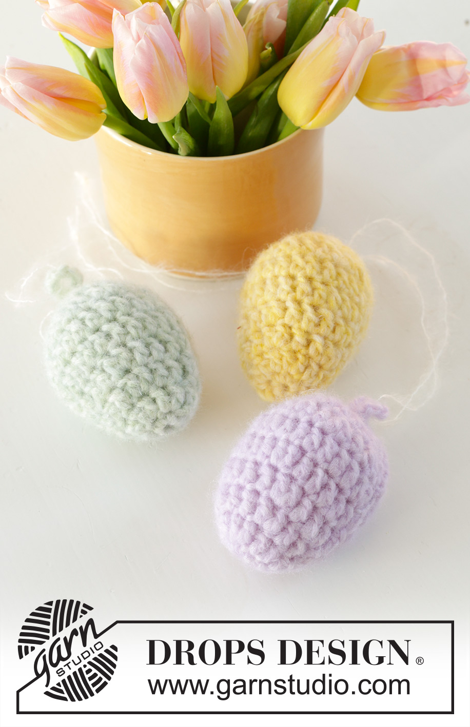 Easter Eggs / DROPS Extra 0-1596 - Velikonoční vajíčko háčkované v kruhových řadách zdola nahoru z příze DROPS Air. Motiv: Velikonoce.