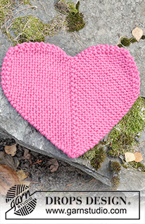 Heart Seatpad / DROPS Extra 0-1621 - Strikket sitteunderlag / hjerte til barn i 2 tråder DROPS Snow. Arbeidet strikkes frem og tilbake som en dominorute med buer på 2 av sidene. Tema: Valentine.