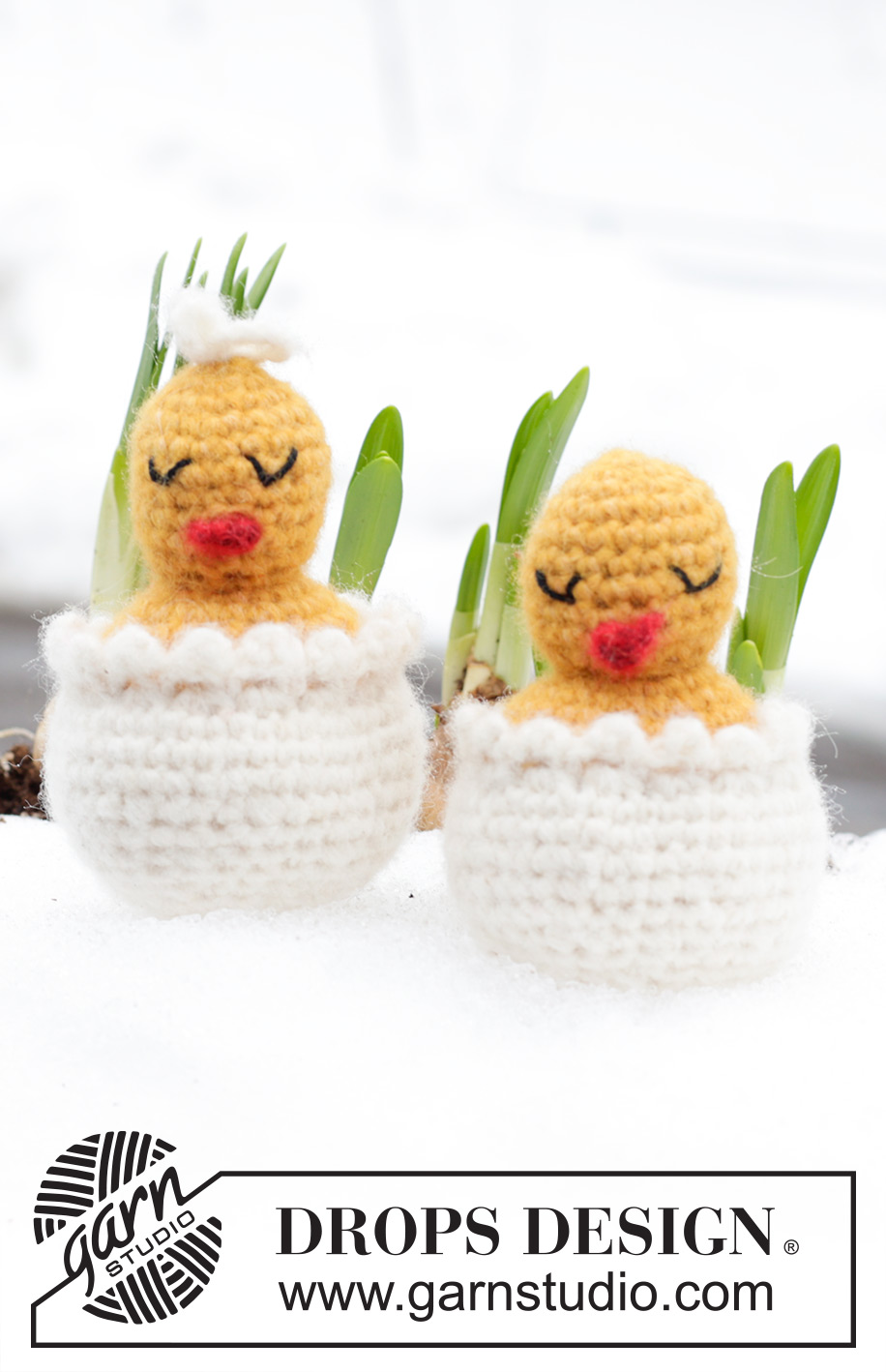 Happy Easter Hatch / DROPS Extra 0-1623 - Velikonoční vajíčko s kuřátkem háčkované z příze DROPS Air. Motiv: Velikonoce.