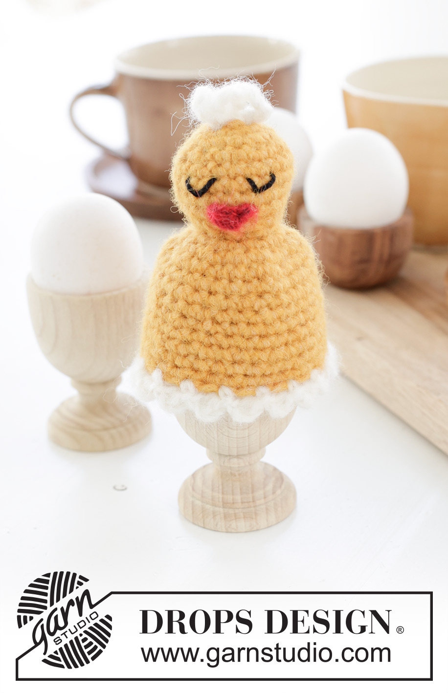 Happy Easter Hatch / DROPS Extra 0-1624 - Porta-uovo con pulcino in DROPS Air. Tema: Pasqua.