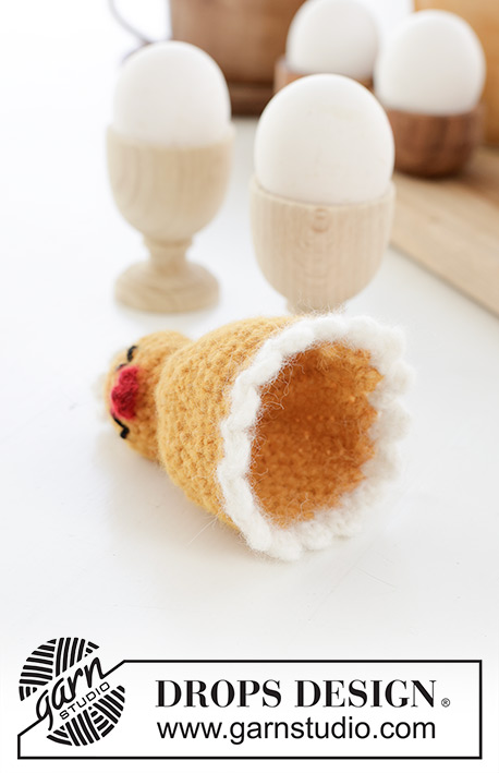 Happy Easter Hatch / DROPS Extra 0-1624 - Porta-uovo con pulcino in DROPS Air. Tema: Pasqua.