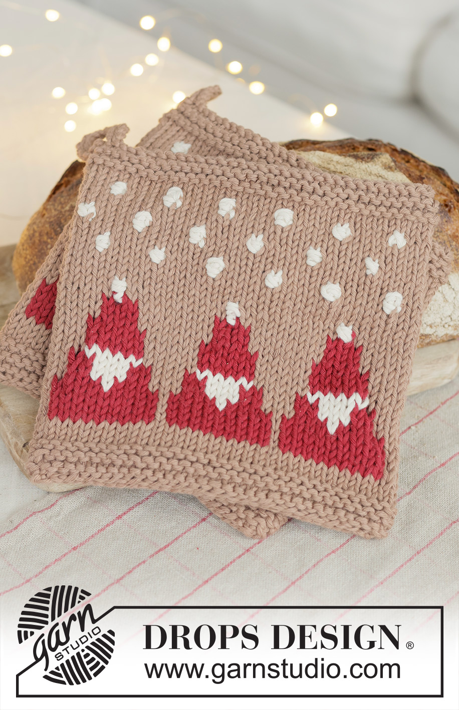 Snowy Claus Potholders / DROPS Extra 0-1627 - Knitted pot holder in DROPS Paris. The piece is worked bottom up with Santas, bobbles and snowflakes. Theme: Christmas.